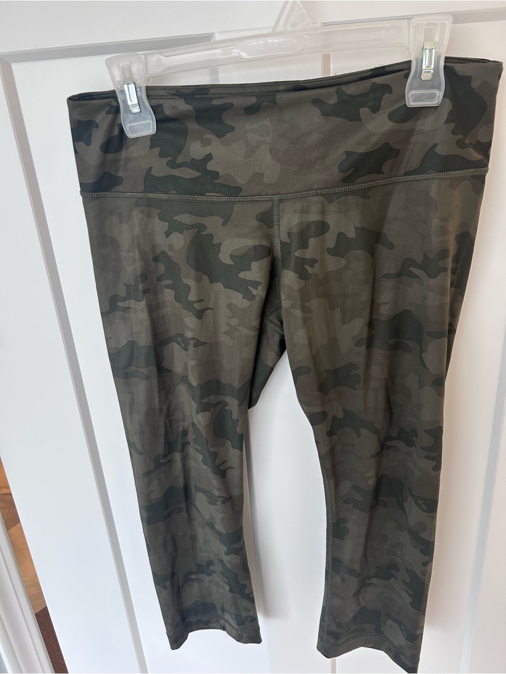 Lululemon Camo Print cropped Leggings - Olive Green Size medium